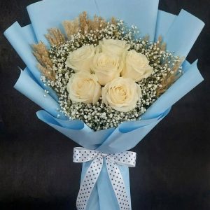 دسته گل رز سفید 6 شاخه